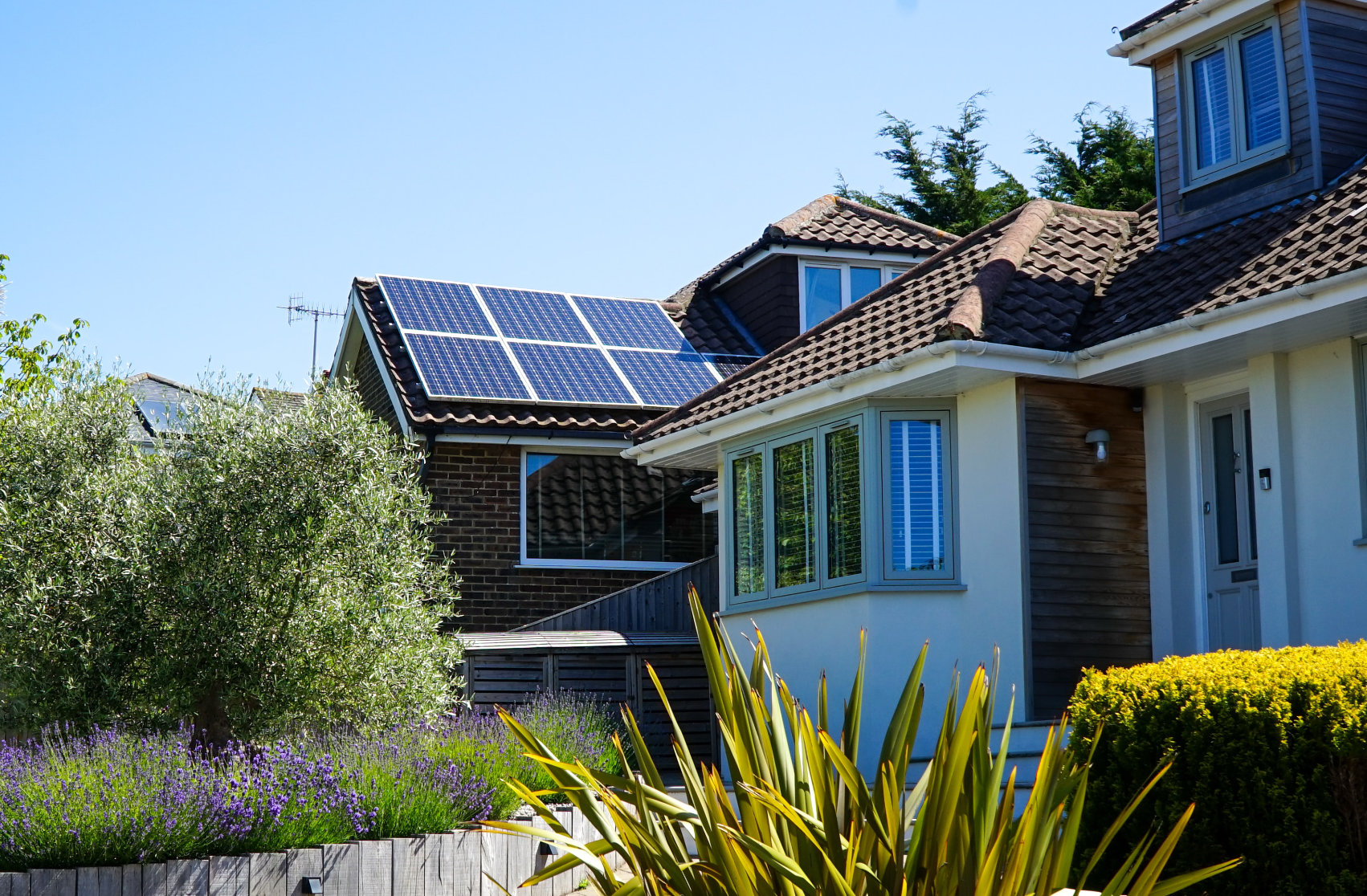 Read more about the article 7 Responses to Critics of California’s Rooftop Solar Mandate